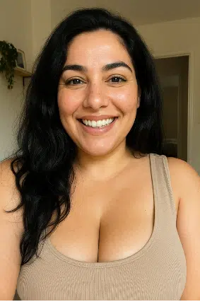 belle femme brune bronzée